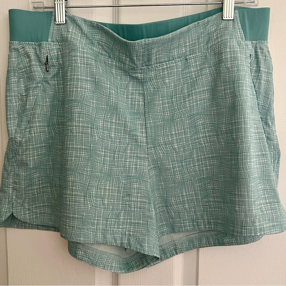 Calia by Carrie Underwood Anywhere 5” Cuff Short Mid Rise Womens Size Large
